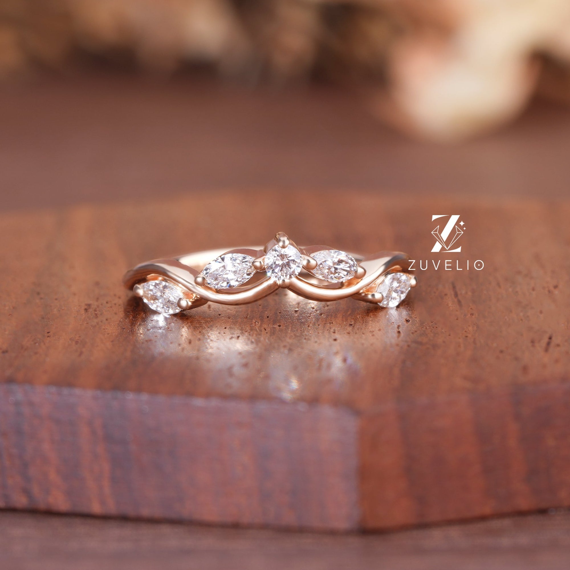 Vintage Curved Diamond Band