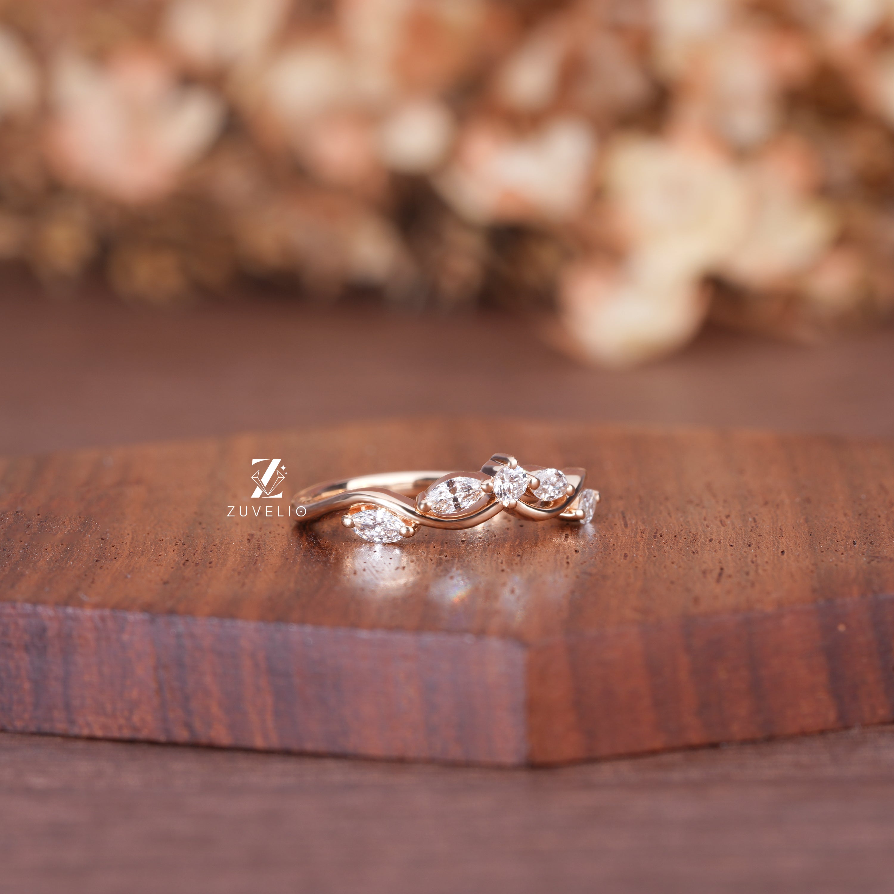 Vintage Curved Diamond Band