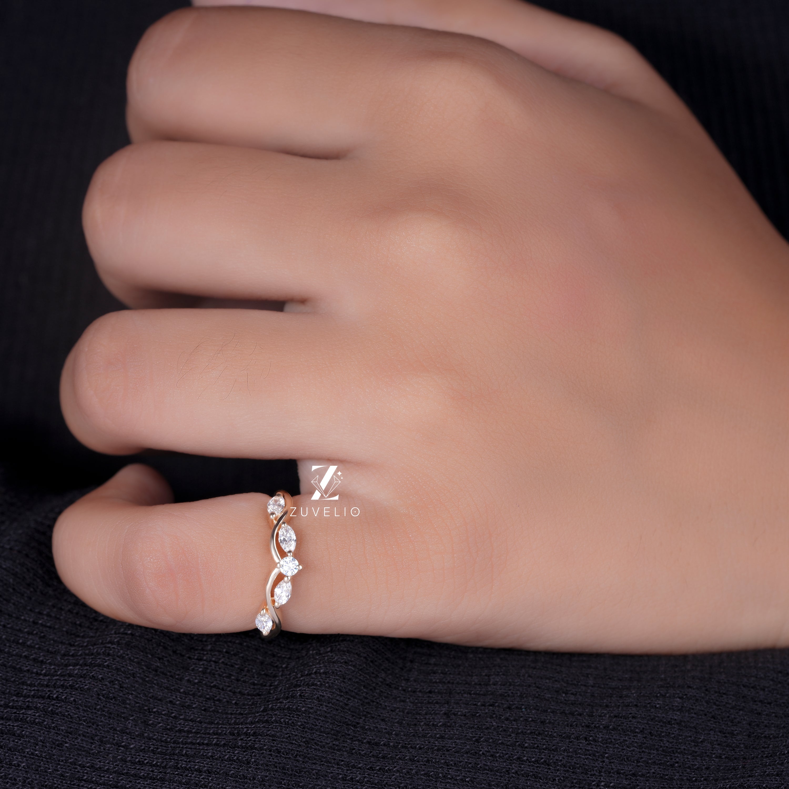 Vintage Curved Diamond Band
