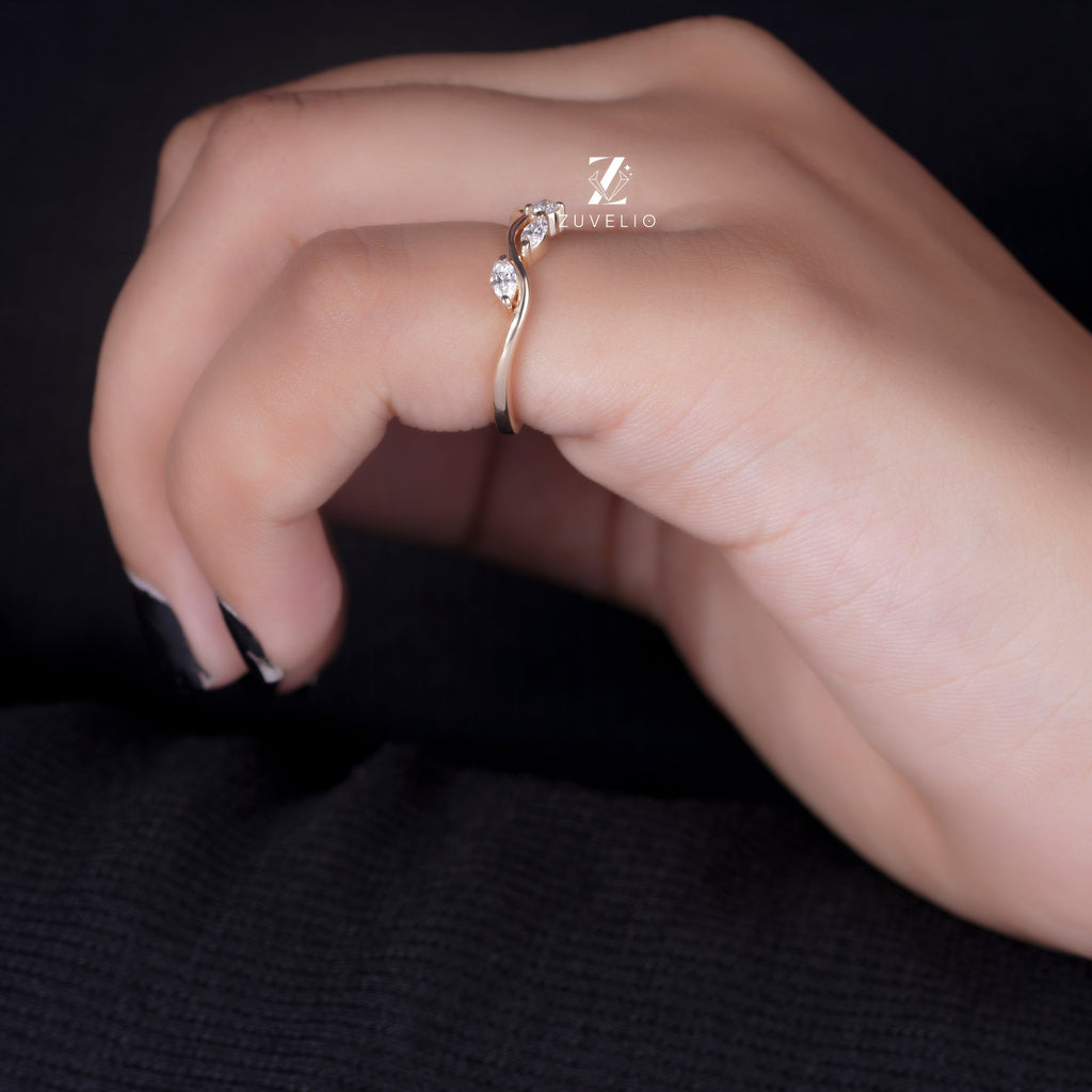Vintage Curved Diamond Band