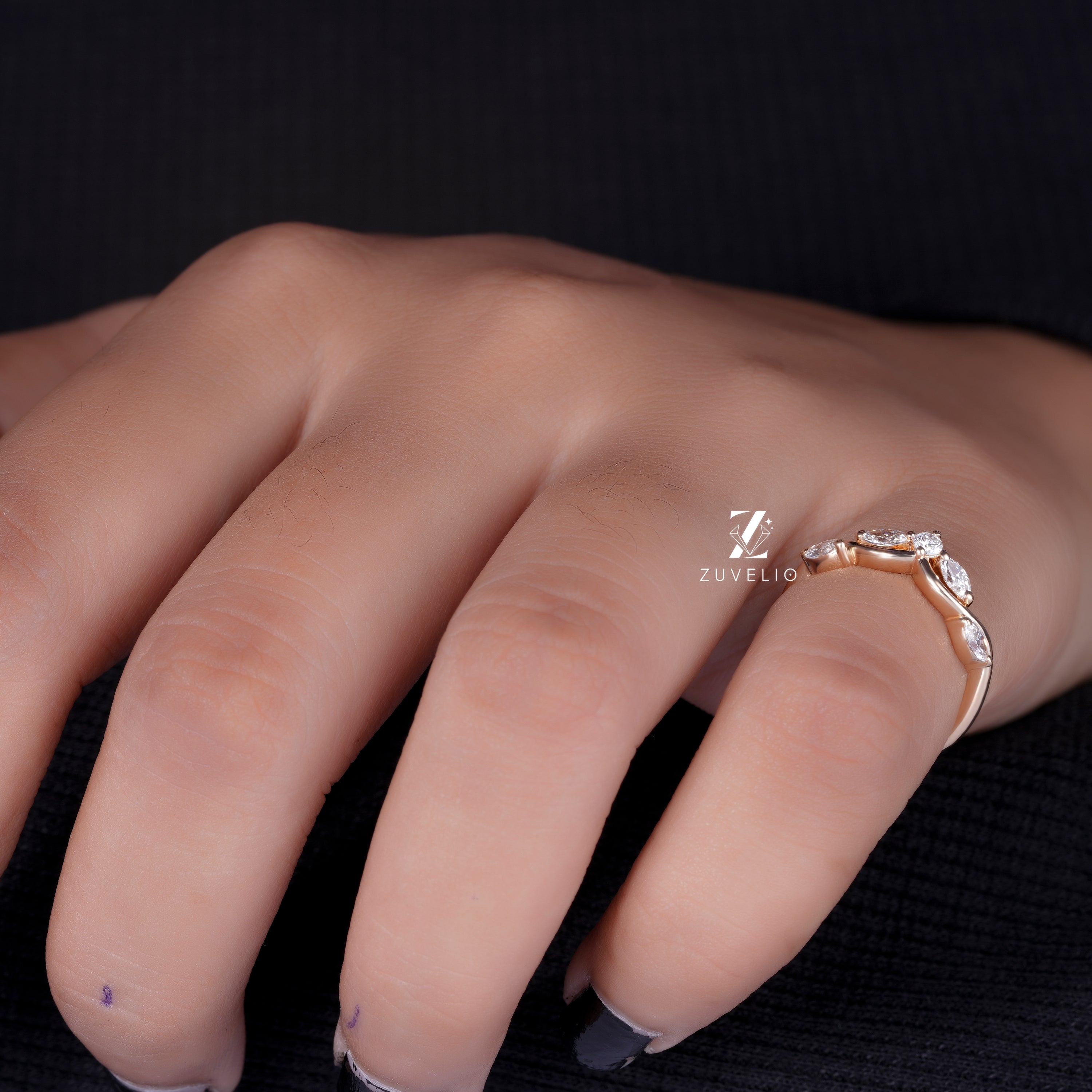 Vintage Curved Diamond Band